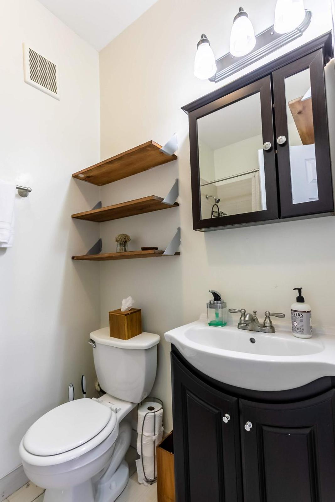 Steps to Shops, Eats, Artsy Loft with W&D by Zencity Main image 1