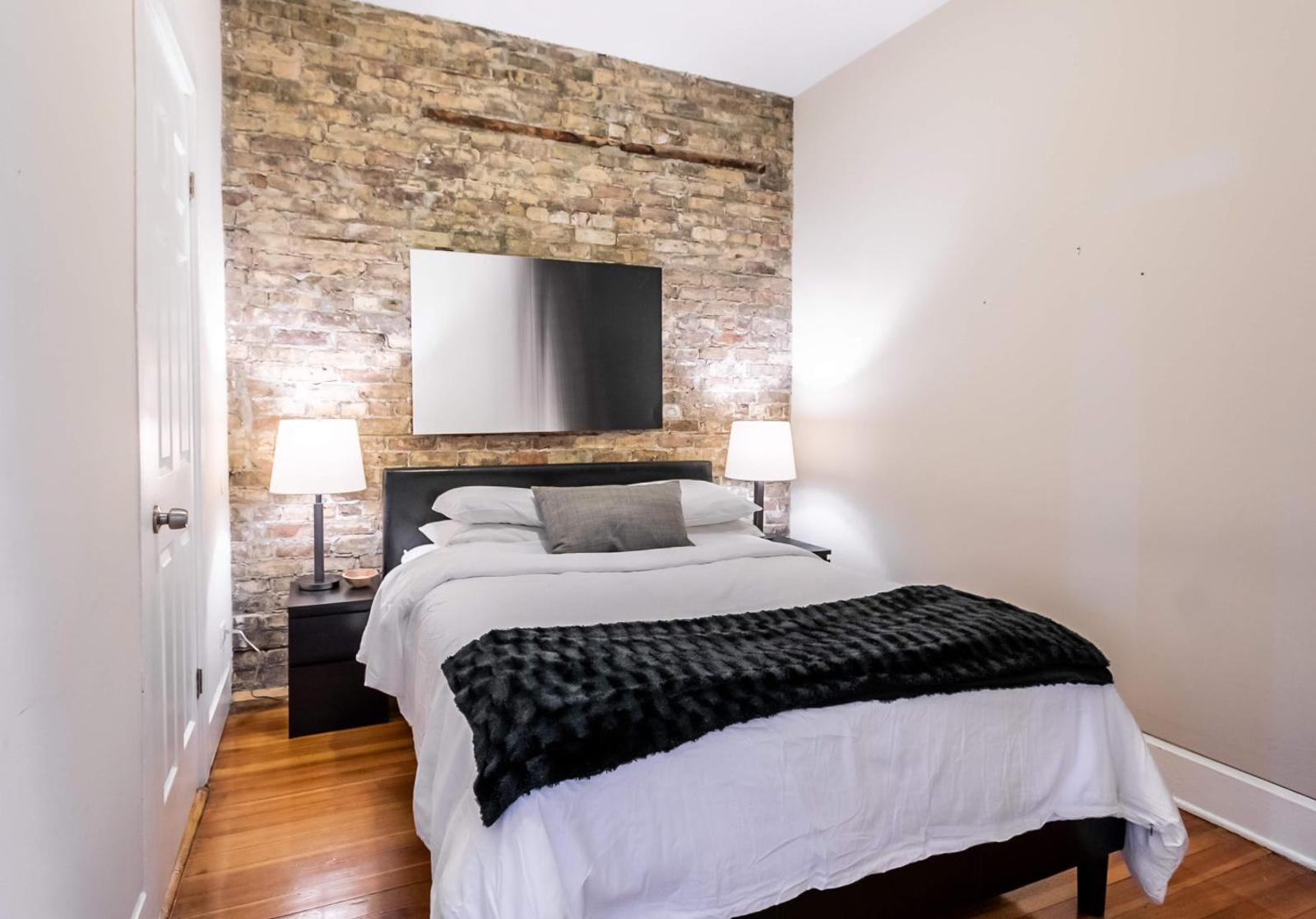 Steps to Shops, Eats, Artsy Loft with W&D by Zencity Main image 2